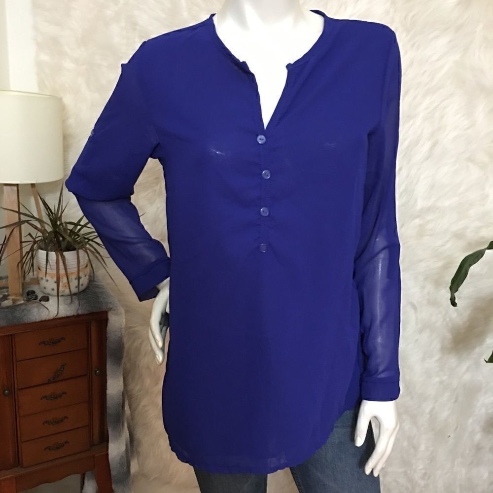 Gorgeous double layered Chiffon button back top - Picture 2 of 10